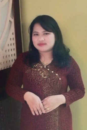 Superi Yanthi Lombu S.I.Kom.